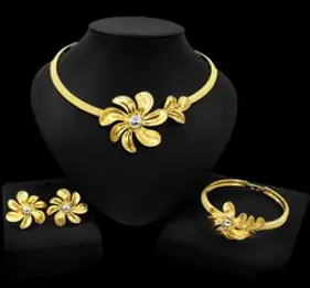 패션 전기 도금 골드 아연 합금 보석 세트 목걸이 팔찌 귀걸이 반지 세트 세 여성