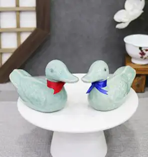 아리공방 고급 청자 원앙 장식품 중사이즈 2p 원앙장식 함기러기 함용품 결혼선물 수공예선물 외국인선물 바이어선물 전통공예품 전통적인 선물, 고급한지상자