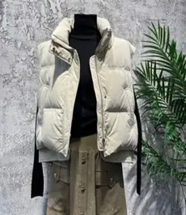 시슬리 하이넥 숏 구스베스트 점퍼 SAPDA1341 LK